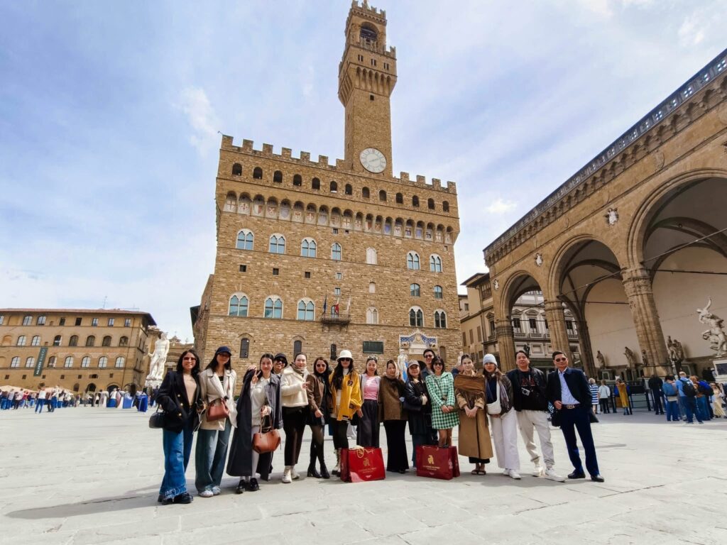 NHÌN LẠI HÀNH TRÌNH ĐẦY CẢM XÚC CỦA KARISMA'S EUROPE TOUR