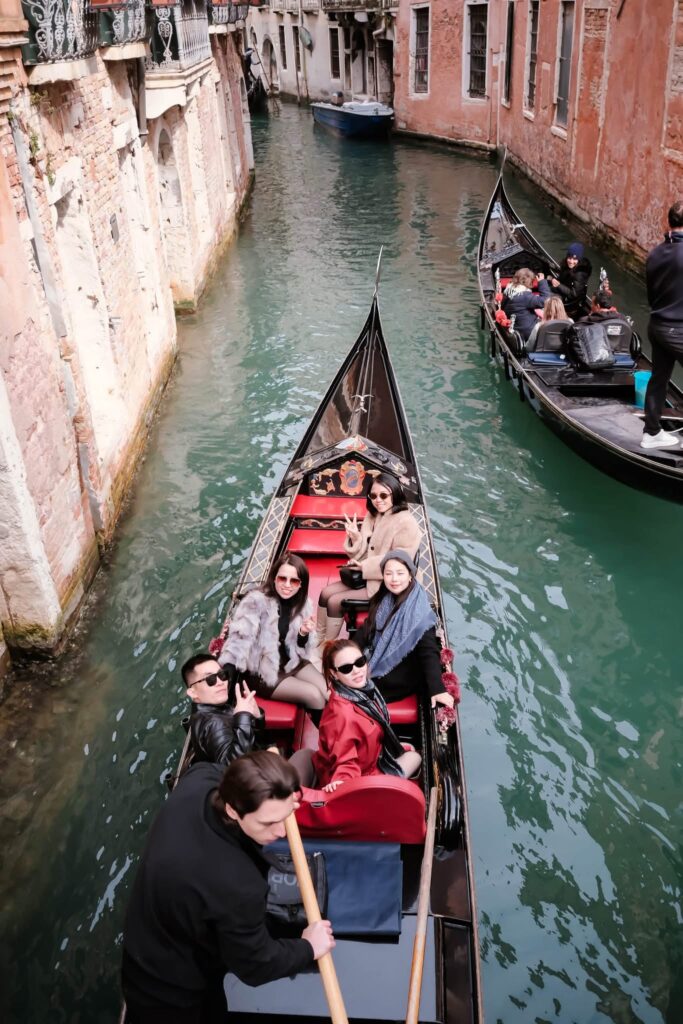 NHÌN LẠI HÀNH TRÌNH ĐẦY CẢM XÚC CỦA KARISMA'S EUROPE TOUR